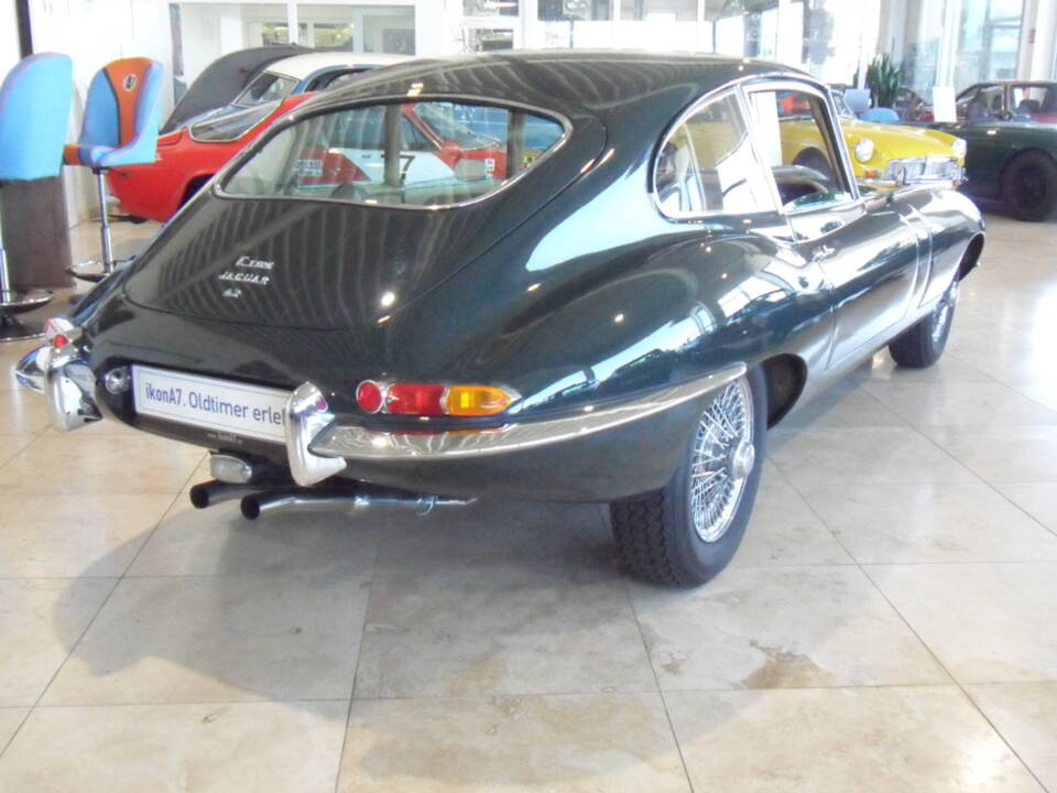 Image 6/34 of Jaguar E-Type (1968)