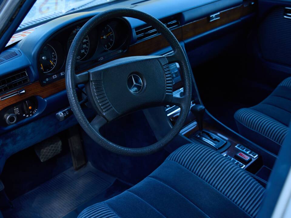 Image 19/25 of Mercedes-Benz 280 SE (1979)