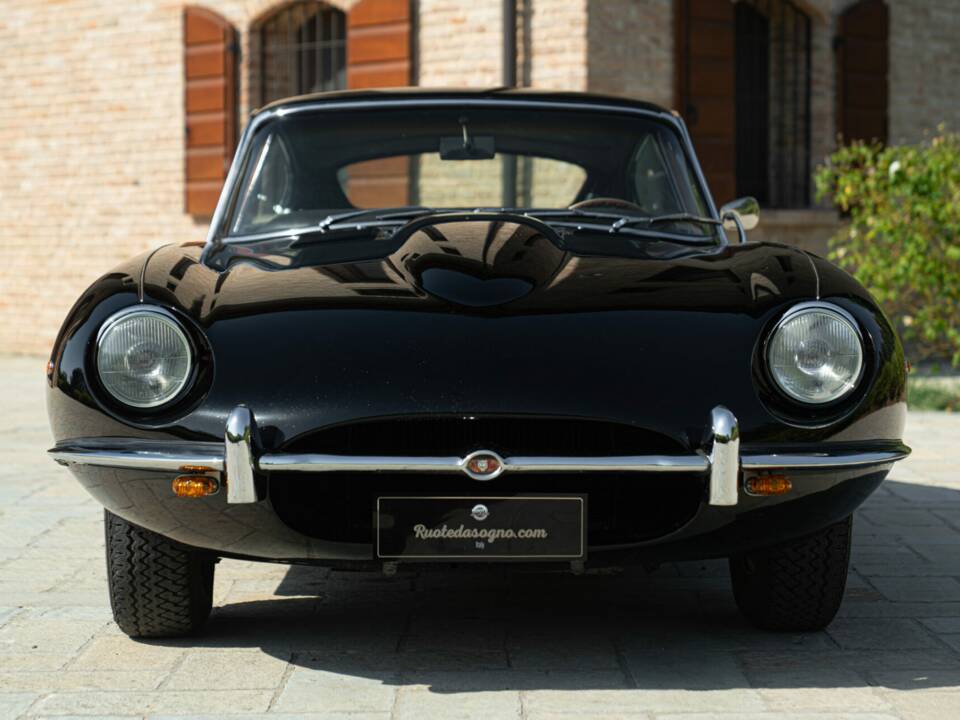 Obraz 3/50 pojazdu Jaguar E-Type (1968)
