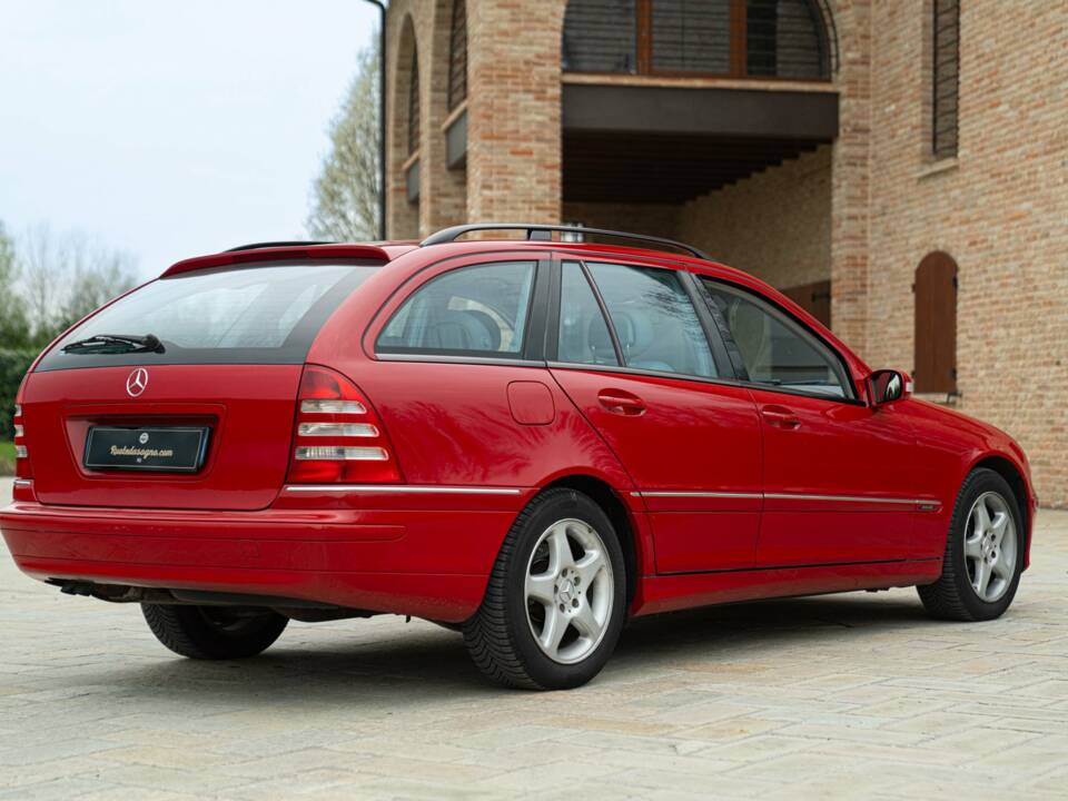Immagine 7/50 di Mercedes-Benz C 220 CDI T (2003)