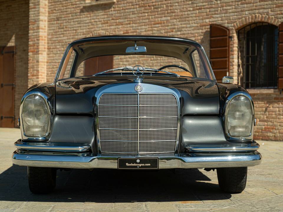 Image 3/50 of Mercedes-Benz 220 SE b (1964)
