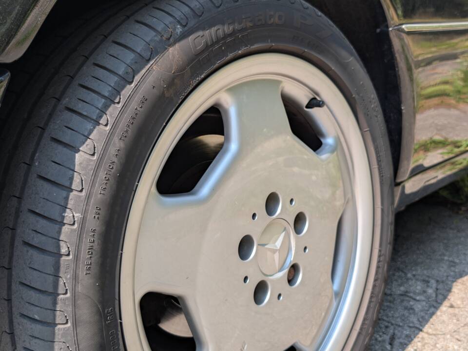 Image 4/13 de Mercedes-Benz E 220 (1994)