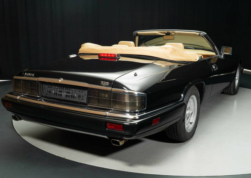 Image 8/8 of Jaguar XJS 4.0 (1994)