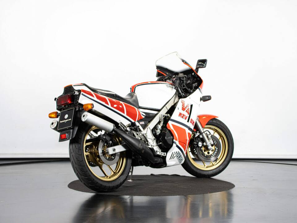 Immagine 4/50 di Yamaha RZV 500 R (1985)