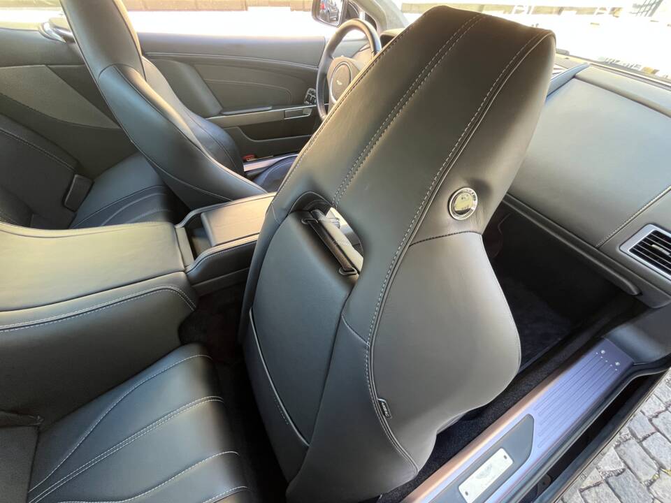 Bild 30/57 von Aston Martin Virage (2011)