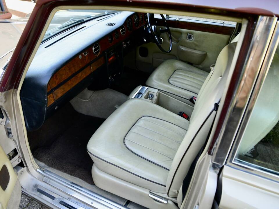 Image 29/50 of Rolls-Royce Silver Shadow II (1977)