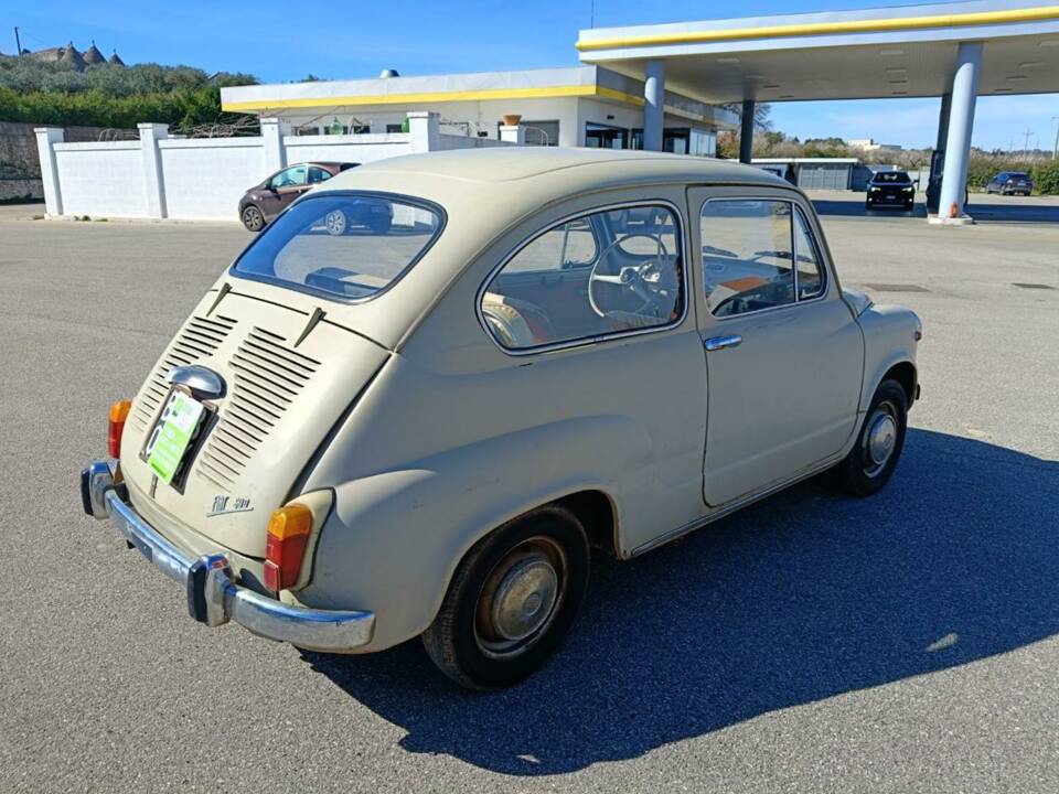 Image 3/44 of FIAT 600 D (1967)