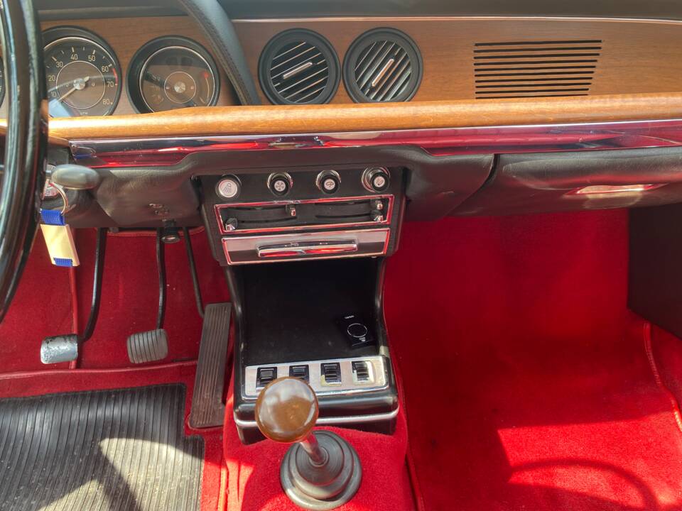 Image 56/79 of BMW 2000 CS (1969)