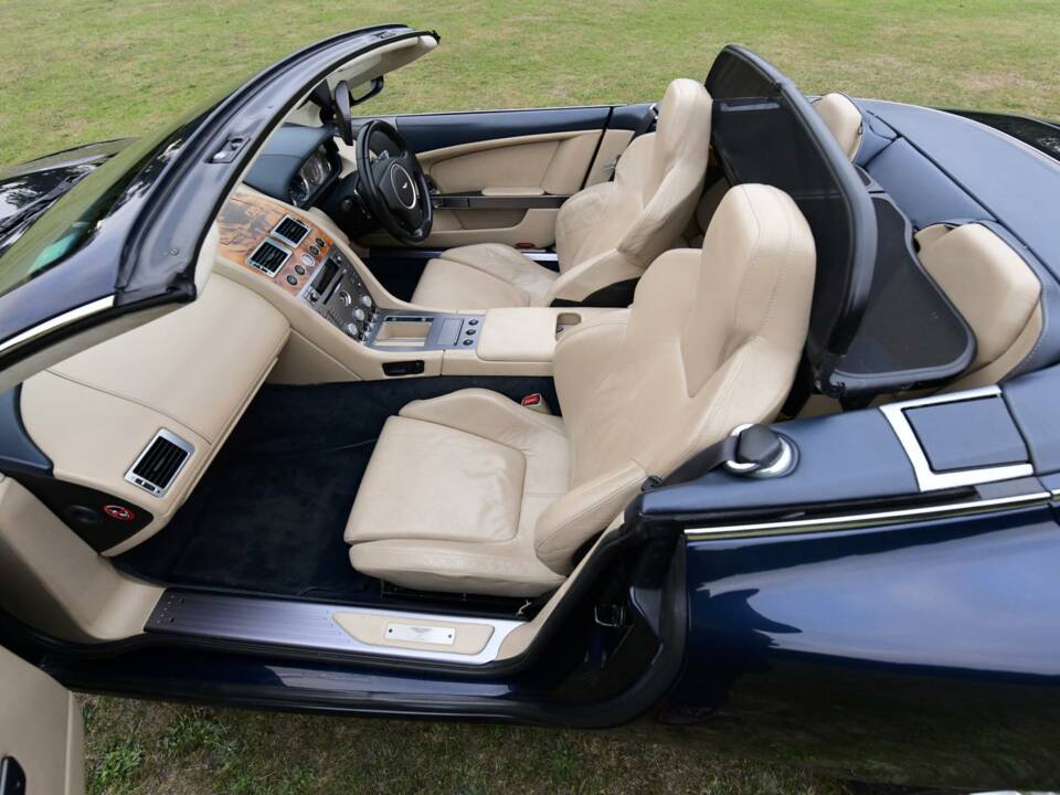 Image 41/50 of Aston Martin DB 9 Volante (2006)