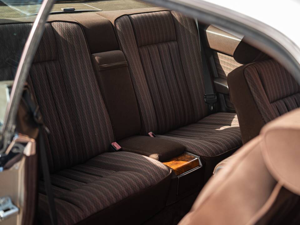 Immagine 38/73 di Mercedes-Benz 300 CE (1991)