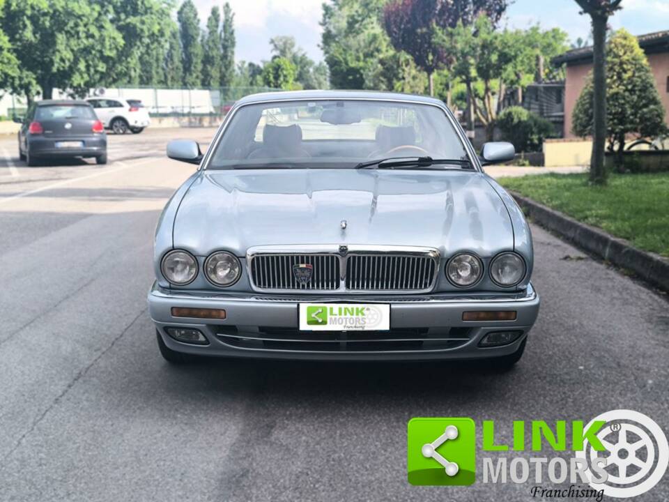 Image 2/10 of Jaguar XJ 6 4.0 Sovereign (1995)