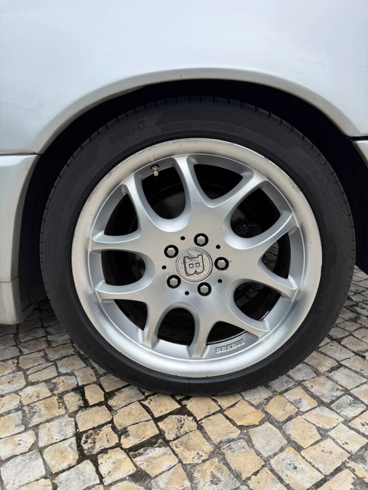 Image 46/51 of Mercedes-Benz SL 320 (1996)