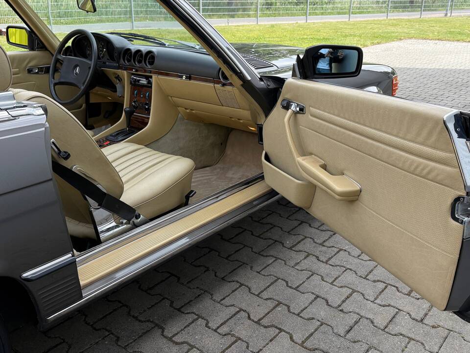 Image 17/24 de Mercedes-Benz 280 SL (1984)