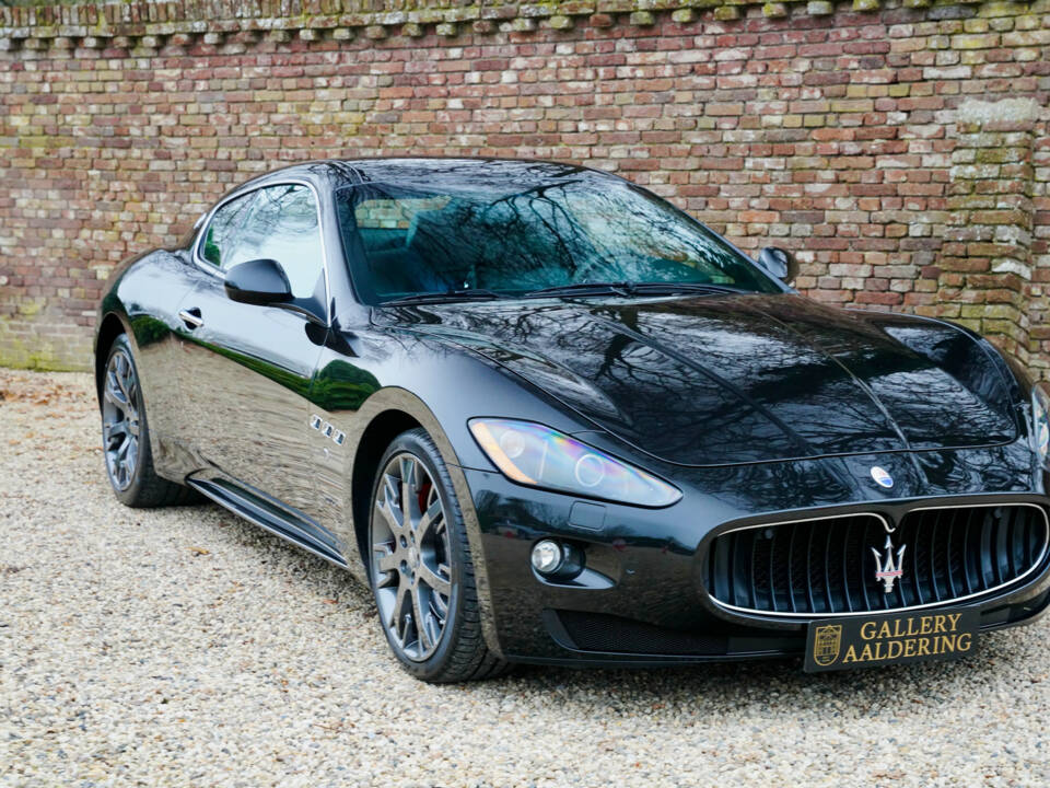 Bild 48/50 von Maserati GranTurismo S (2010)