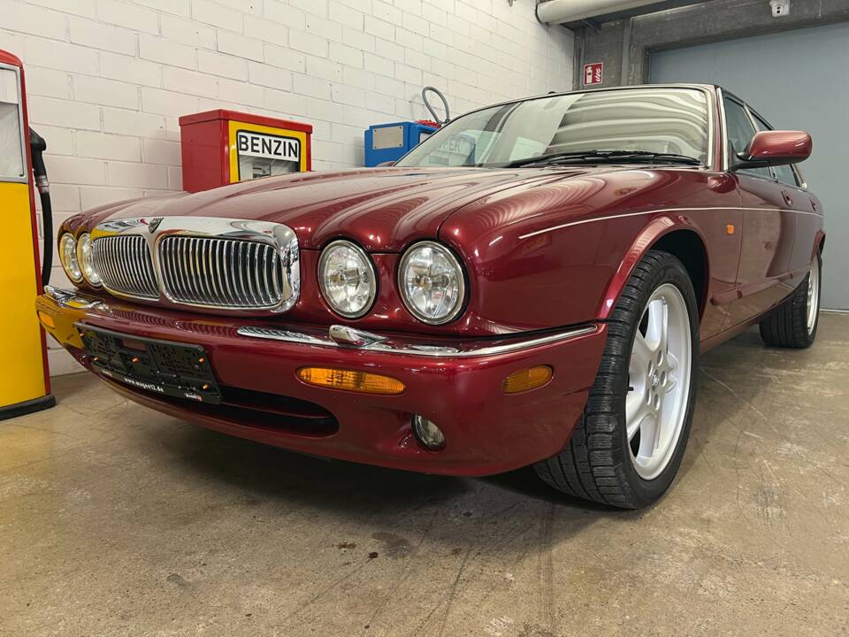 Bild 2/16 von Jaguar XJ 8 4.0 Executive (2000)