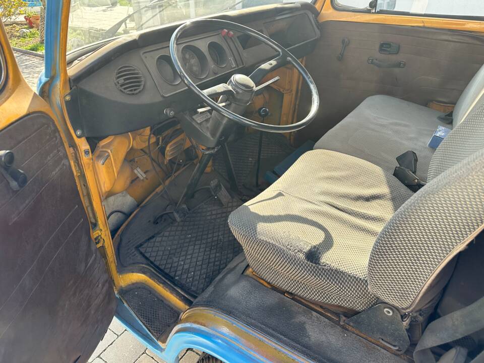 Image 12/12 of Volkswagen T2b panel van (1976)