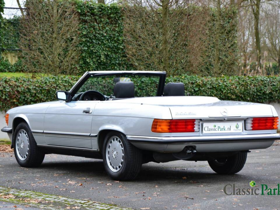 Immagine 3/50 di Mercedes-Benz 300 SL (1986)