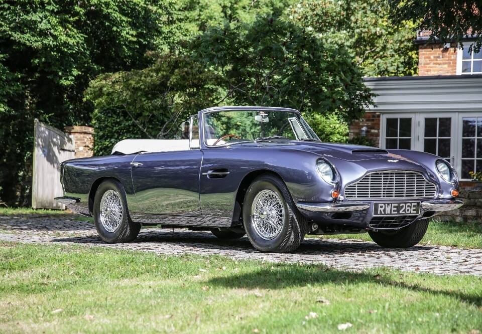 Image 11/30 de Aston Martin DB 6 Volante (1967)