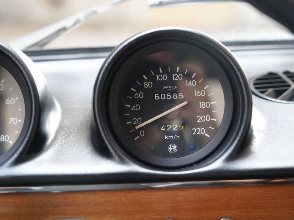 Image 25/83 of Alfa Romeo 1750 Berlina (1970)