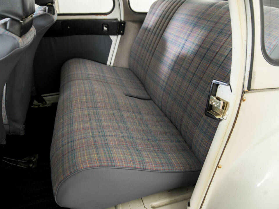 Image 36/50 de Citroën 2 CV 6 (1986)