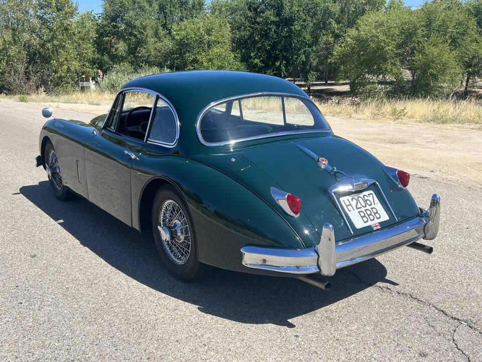 Image 6/8 de Jaguar XK 150 3.4 S FHC (1960)