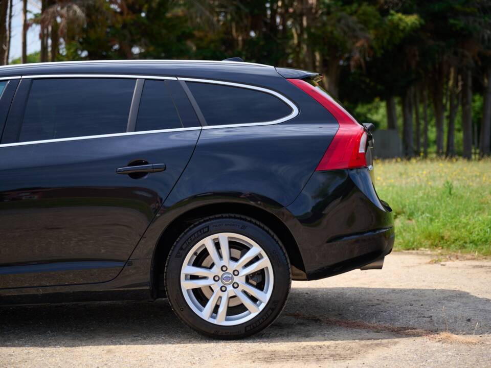 Image 6/6 of Volvo V60 T6 (2012)