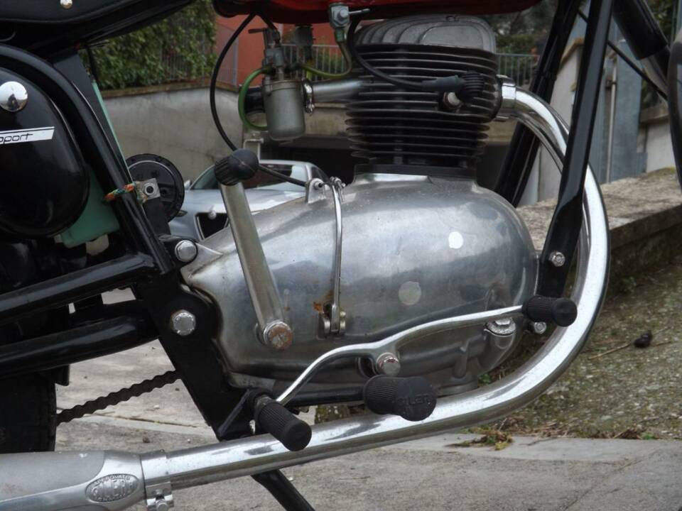Imagen 19/50 de Gilera 150 Sport (1955)