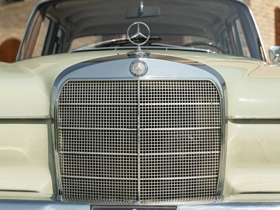 Bild 13/50 von Mercedes-Benz 200 (1966)