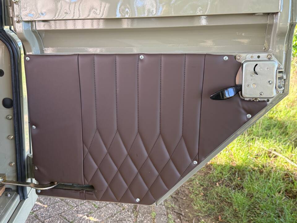 Bild 14/31 von Land Rover Defender 110 (2005)