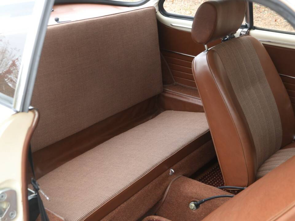 Image 31/50 of Volkswagen Karmann Ghia 1300 (1966)
