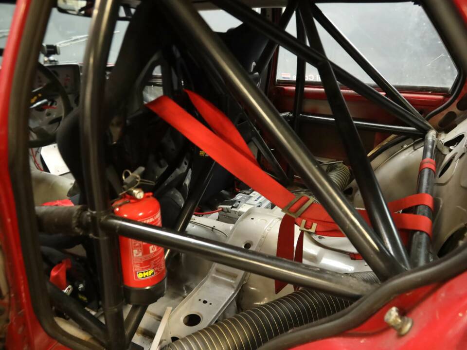 Image 45/50 de Alfa Romeo 75 3.0 V6 QV (1990)