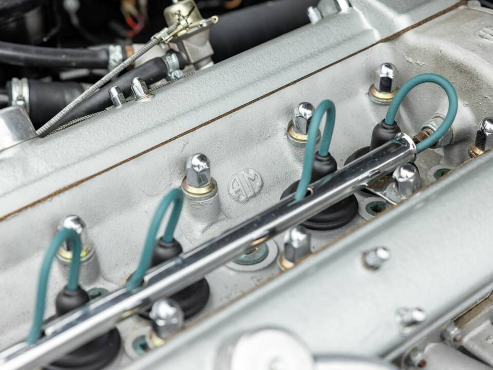 Bild 45/50 von Aston Martin DB 6 Volante (1969)