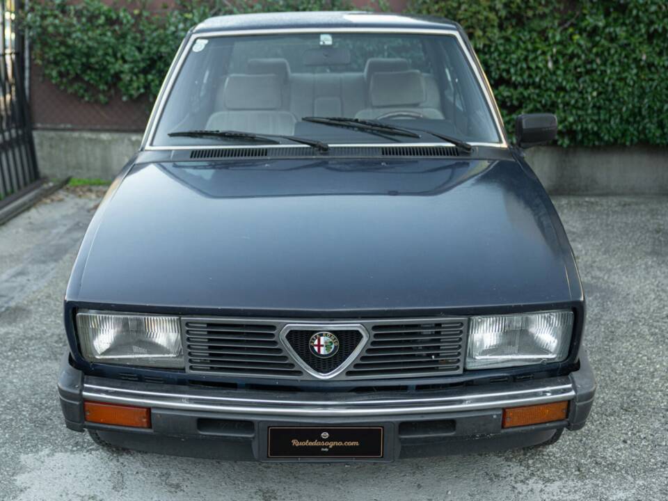 Image 2/39 de Alfa Romeo Alfetta 2.0 (1983)