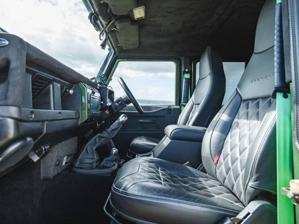 Immagine 44/50 di Land Rover Defender 110 (2005)