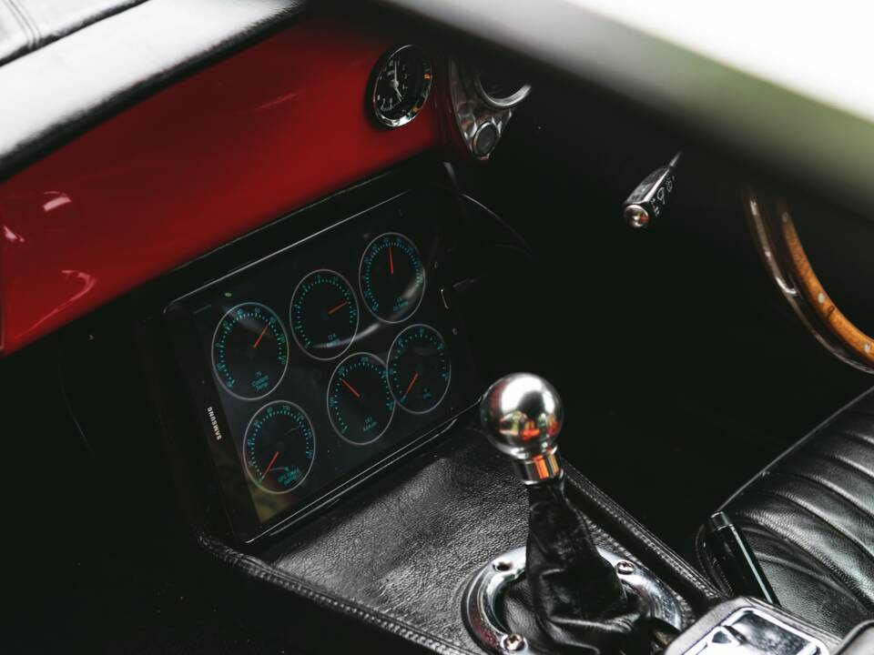 Image 45/50 of MG MGB GT V8 (1977)