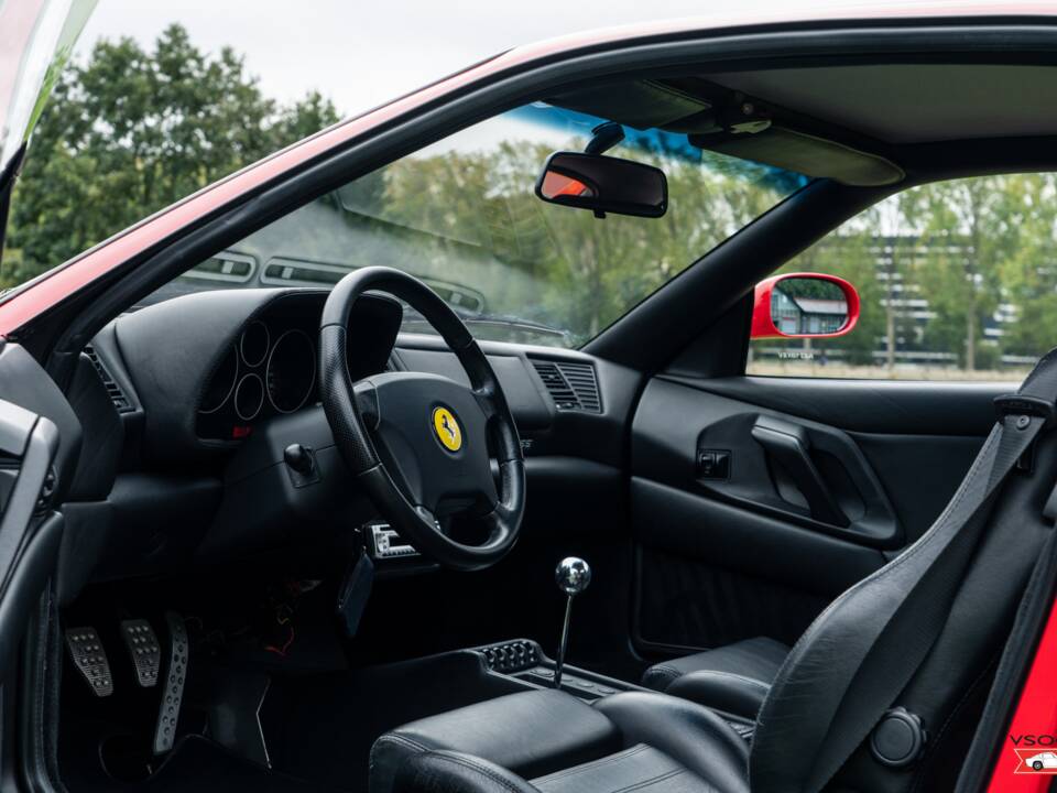Bild 39/53 von Ferrari F 355 Berlinetta (1996)