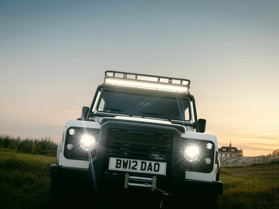 Bild 5/42 von Land Rover Defender Works V8 Trophy (2012)