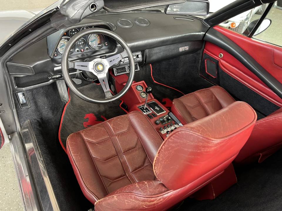 Image 17/37 de Ferrari 308 GTSi (US) (1980)