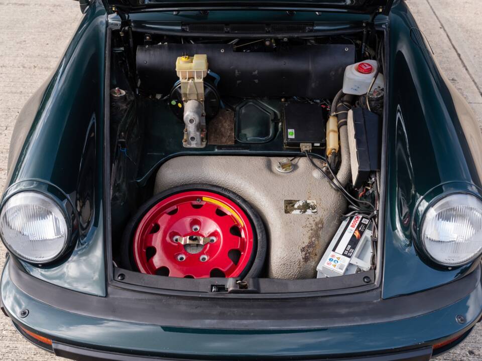 Image 40/52 of Porsche 911 Carrera 3.2 (1989)