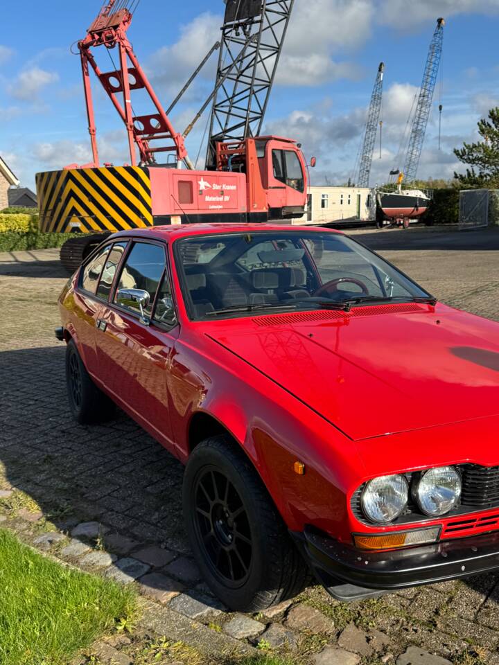 Bild 17/19 von Alfa Romeo Alfetta GTV 2000 (1977)