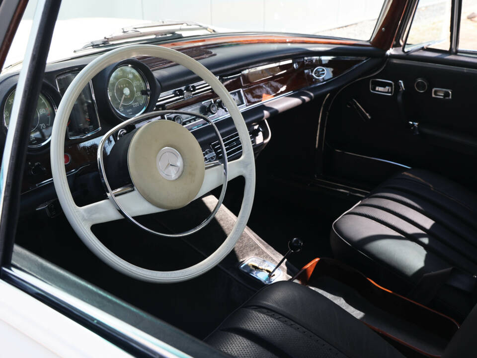 Immagine 38/45 di Mercedes-Benz 280 SE (1968)