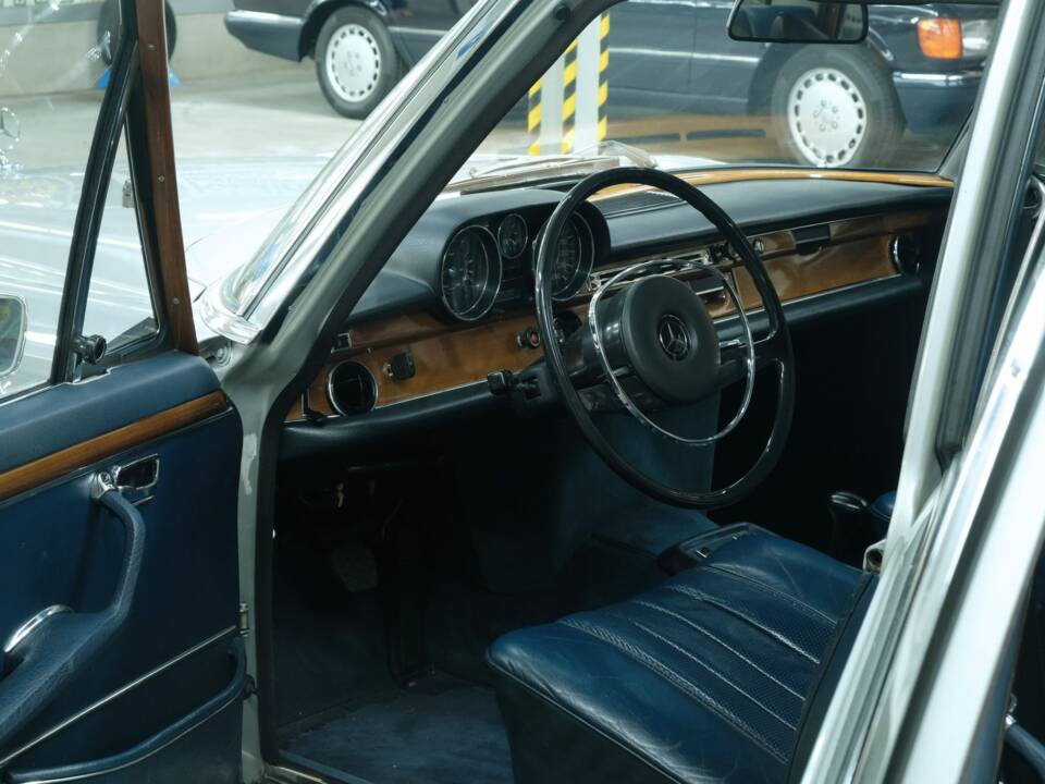 Image 19/50 of Mercedes-Benz 300 SEL 3.5 (1972)
