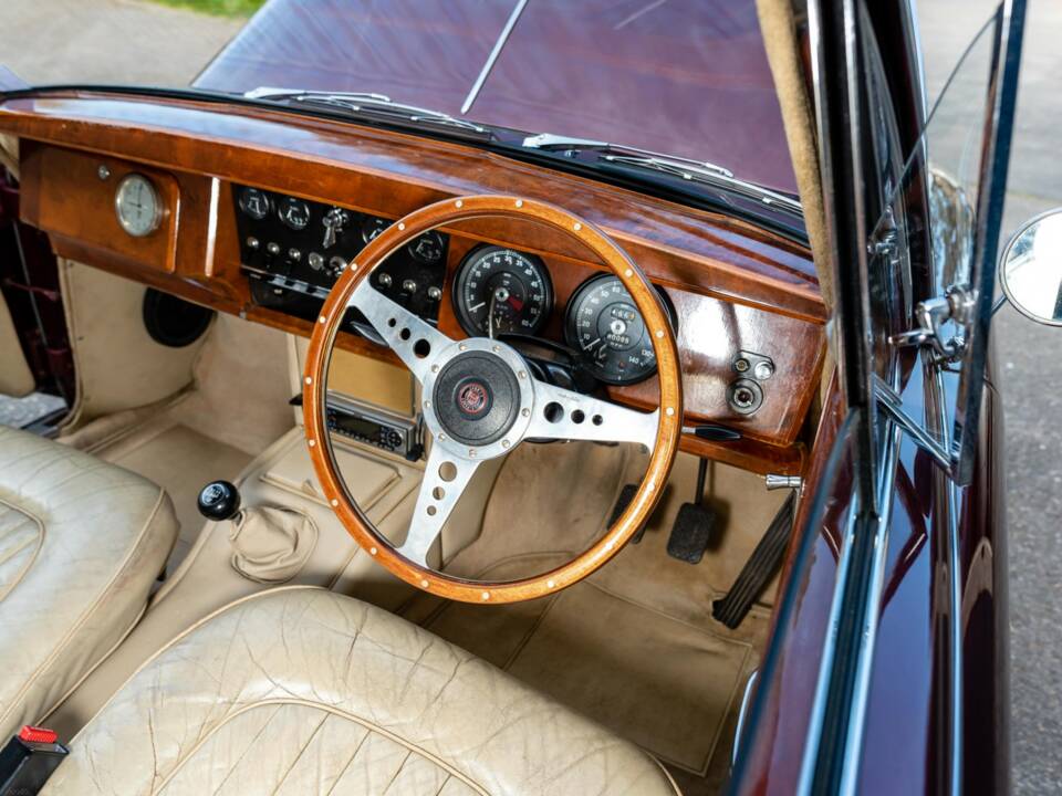 Image 20/25 of Jaguar Mk II 3.4 (1967)