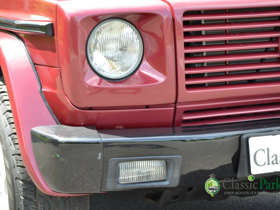 Image 36/49 de Mercedes-Benz 230 GE (SWB) (1993)