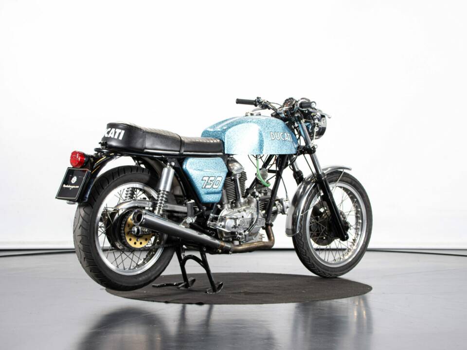 Image 4/50 of Ducati 750 GT (1972)