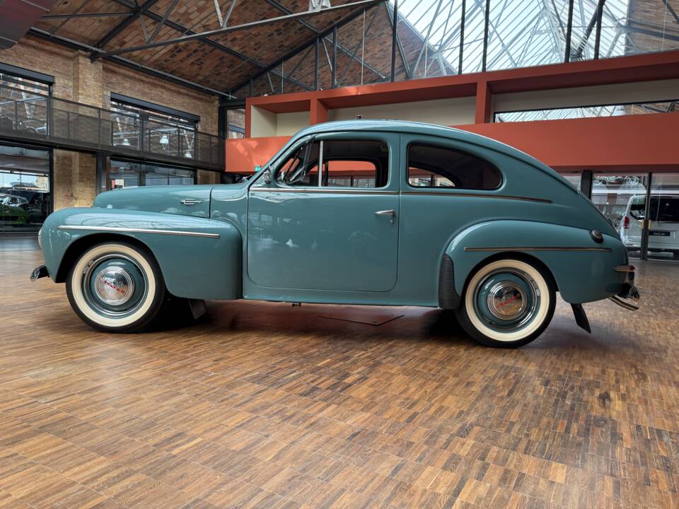 Image 14/34 of Volvo PV 444 (1951)