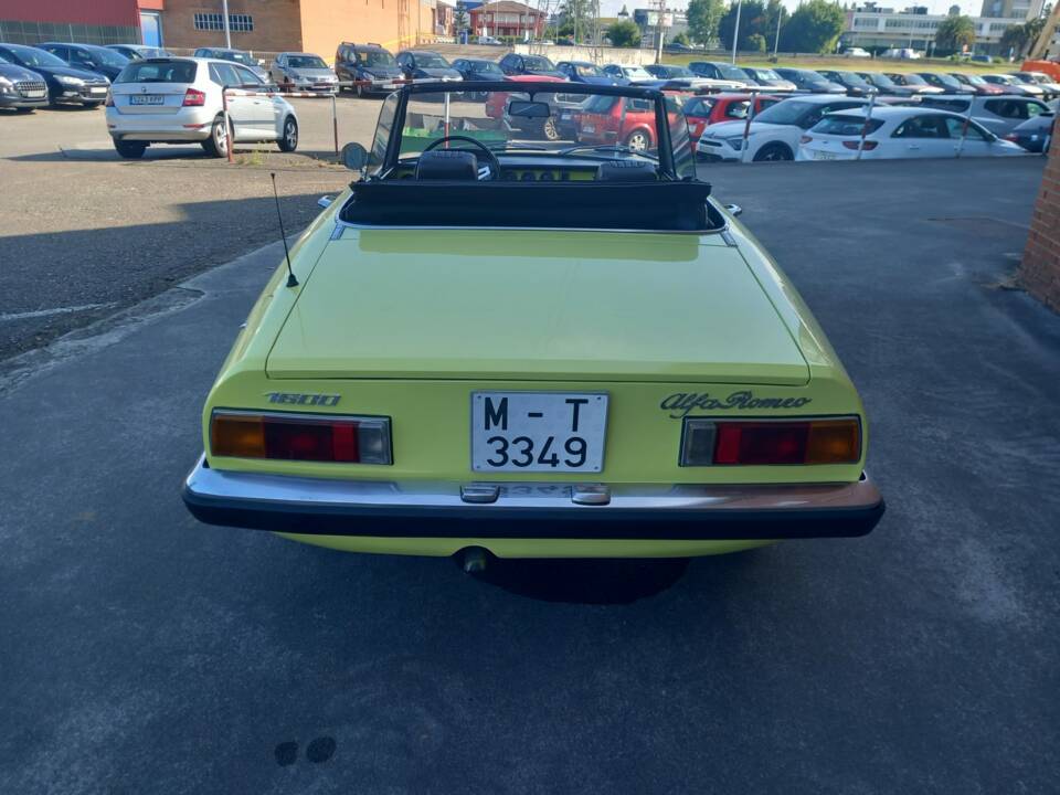 Immagine 3/20 di Alfa Romeo 1600 Spider (1973)