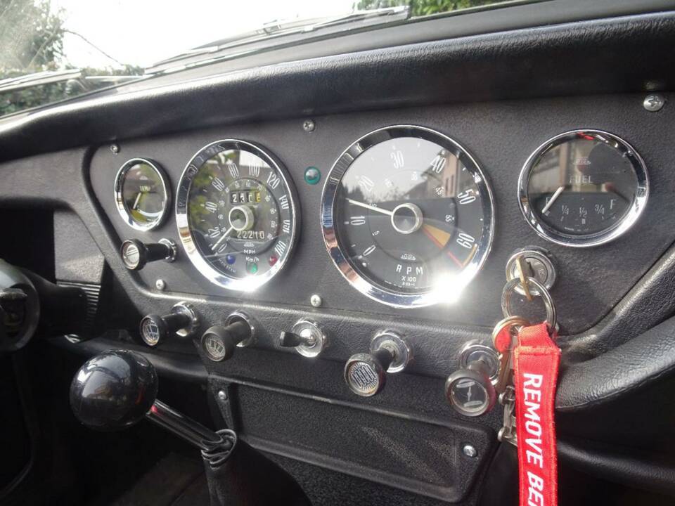 Image 26/49 of Triumph Spitfire Mk II (1965)