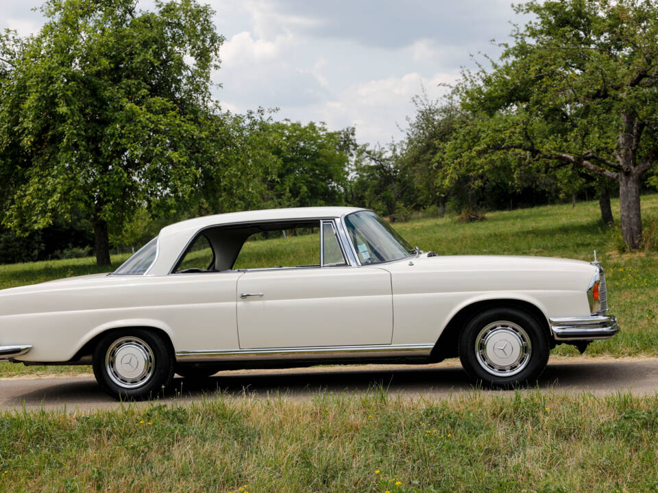 Image 47/50 of Mercedes-Benz 280 SE 3,5 (1970)