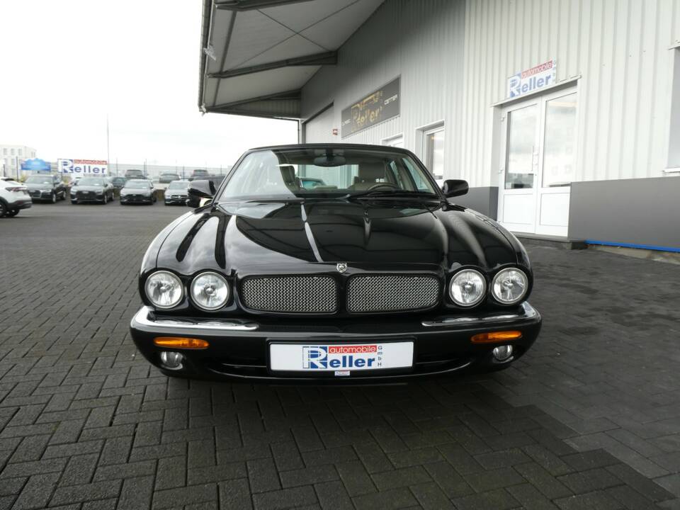 Image 2/21 of Jaguar XJR 4.0 (2001)